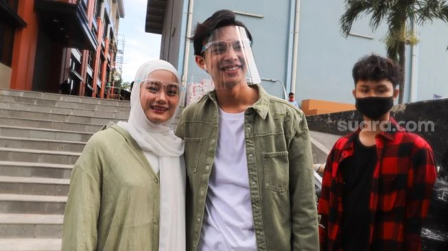 Bahagia Dikaruniai Anak, Rey Mbayang Rilis Lagu Baru
