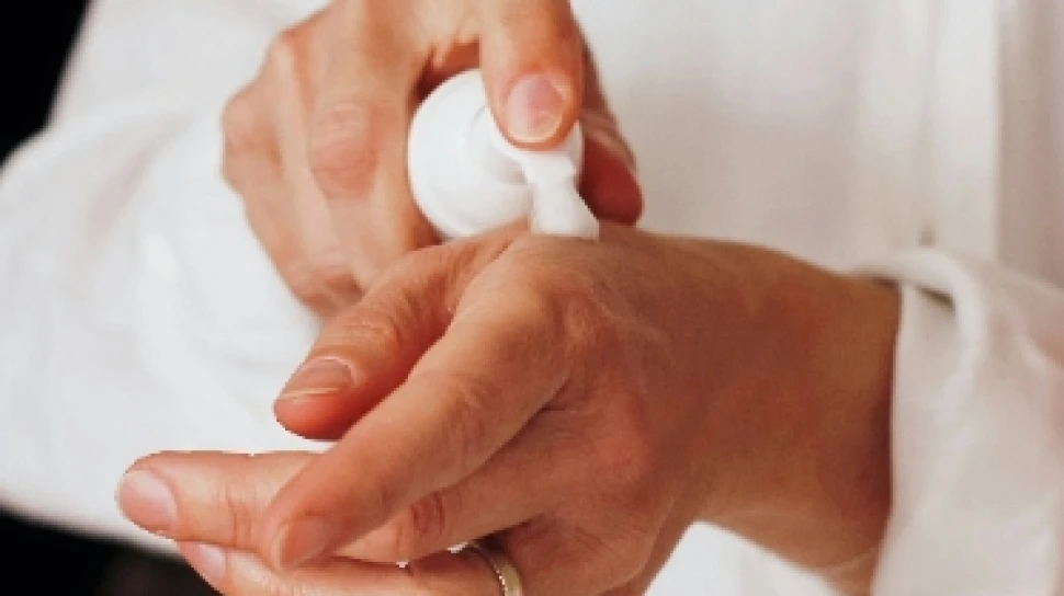 10 Rekomendasi Serum Pencerah Badan, Biar Nggak Belang dengan Wajah