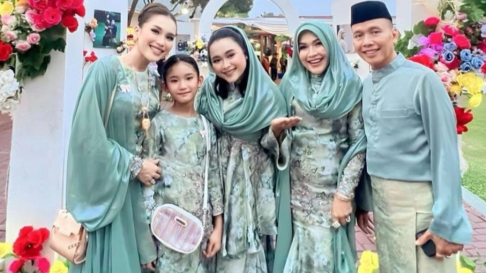 Penuhi Janji ke Anak, Ayu Ting Ting Boyong Keluarga Liburan ke Jepang