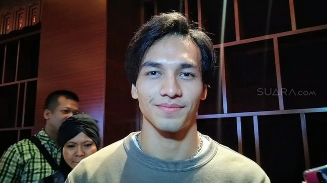 Tak Masalah Cowok Pakai Rok, Jefri Nichol: Fashion Gak Sekaku Itu Kali