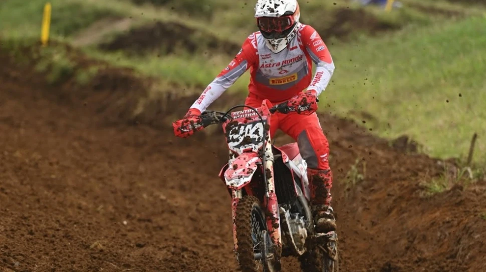 Menerjang Lumpur, Menembus Batas: Kisah Heroik CRF250R di Arena Kejurnas Motocross Wonosobo