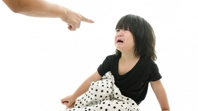 Boleh Ditiru! Cara Orangtua Hadapi Anak Tantrum dengan Lembut yang Viral di Medsos