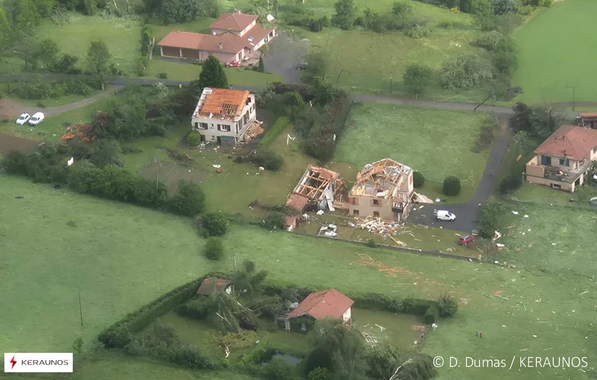 VIDEOS. Gros grêlons, fortes pluies, vents violents… Les images impressionnantes d’un orage supercellulaire
