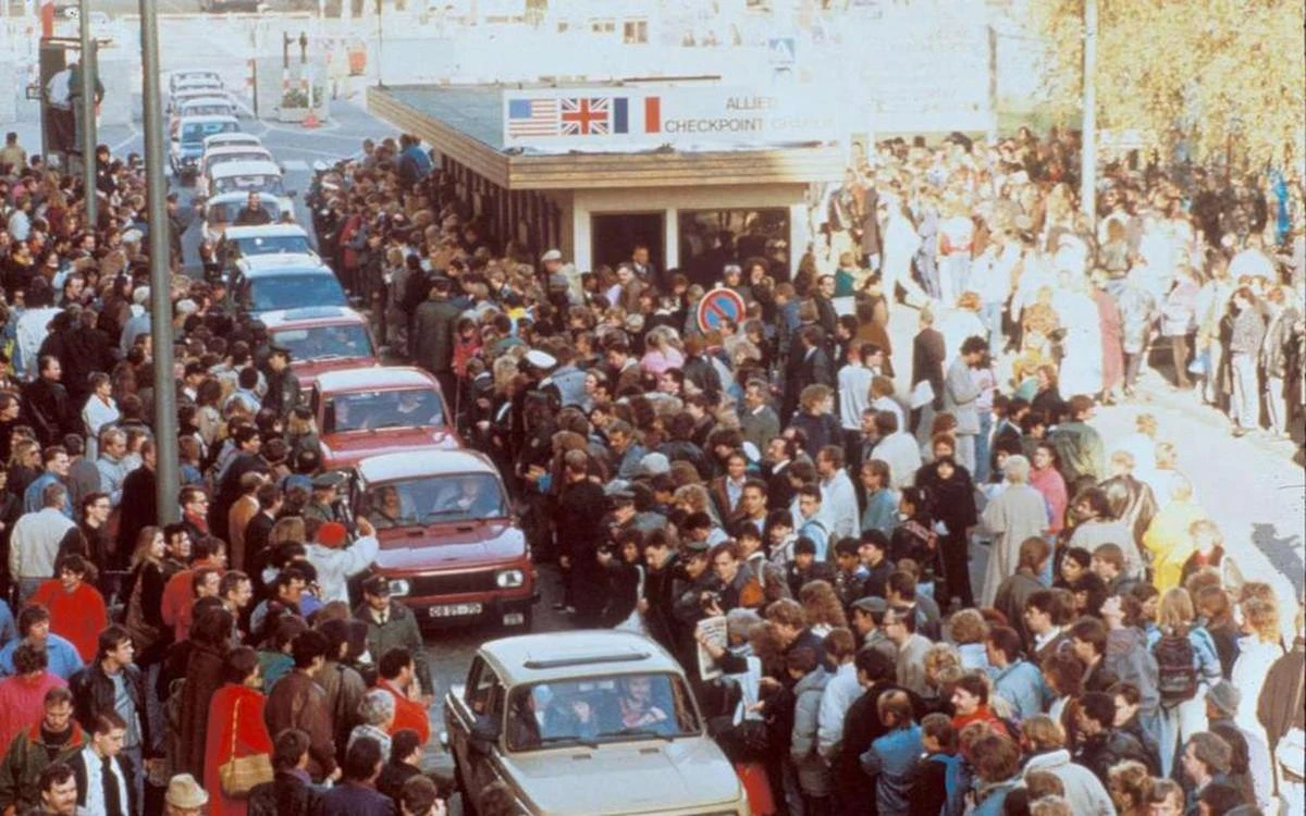 L’éphéméride du 22 juin : il y a 35 ans, la disparition à Berlin de « Checkpoint Charlie », un point de passage entre l’Allemagne de l’Est et de l’Ouest depuis 1961
