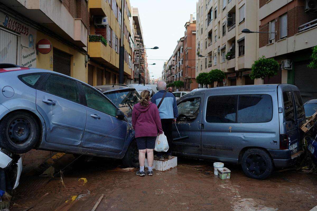 Vidéo. Inondations en Espagne : près d’une centaine de morts, les recherches se poursuivent, la France propose son aide