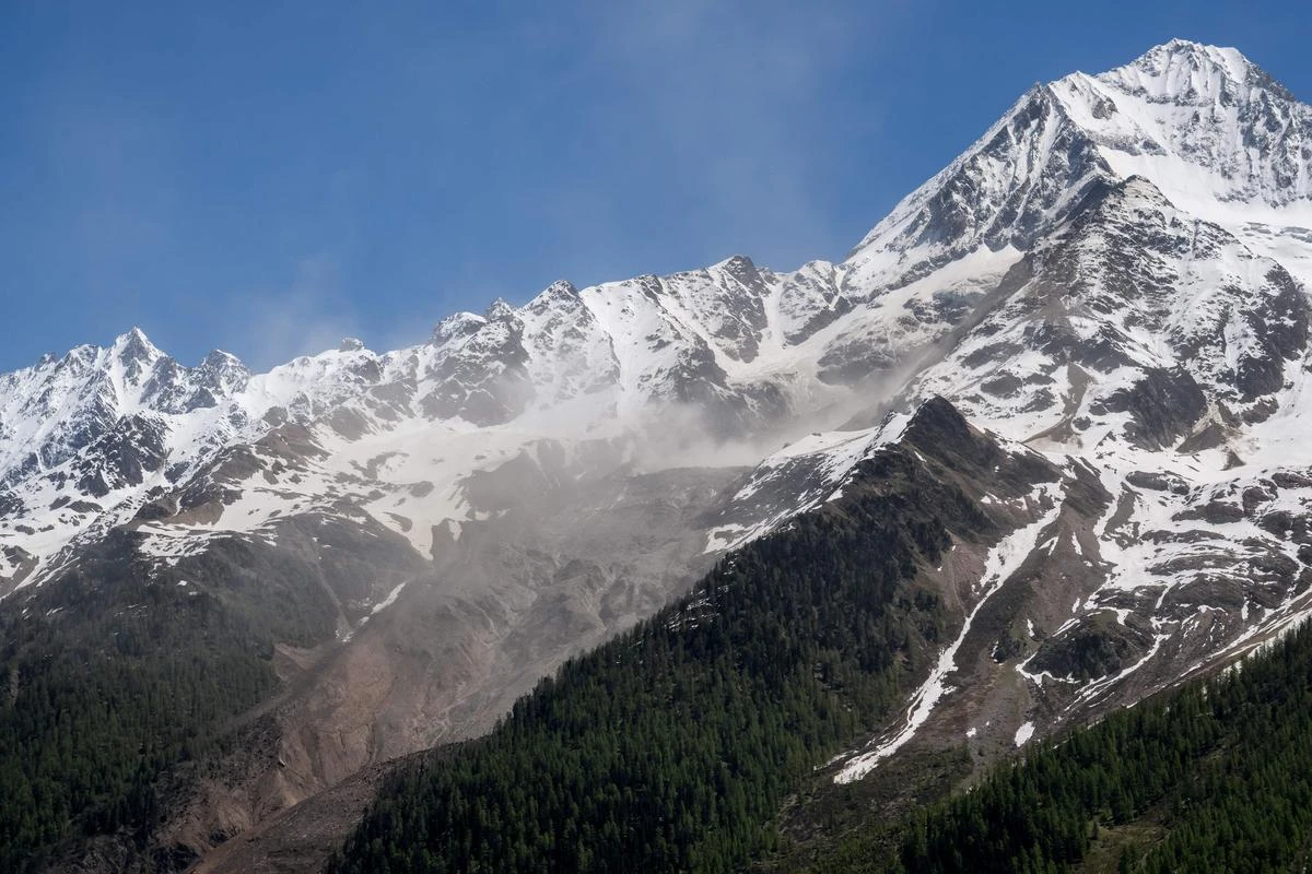 Comment le glacier du Birch s’est-il effondré dans les Alpes suisses ?