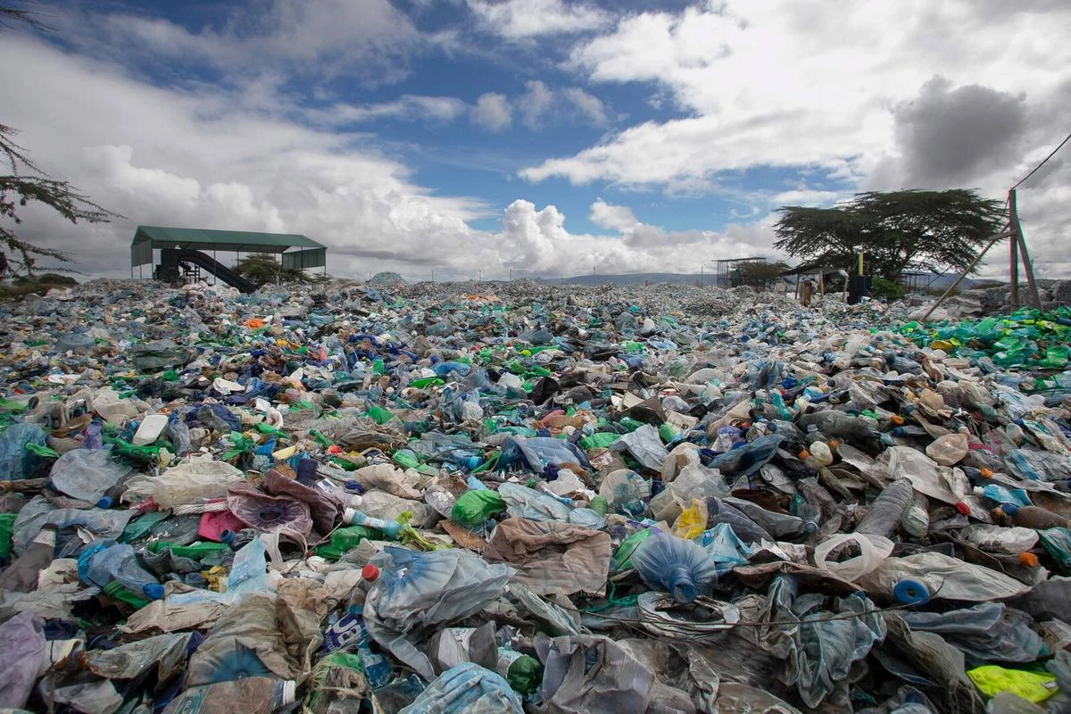 Traité sur la pollution plastique : les 180 pays peinent à s’entendre, les négociateurs « au bord de la falaise »