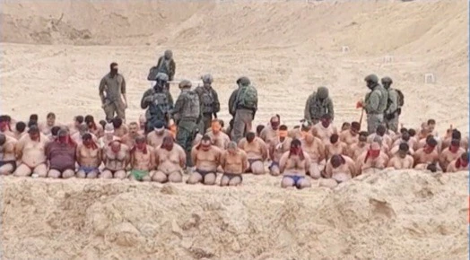 Bức ảnh quân đội Israel bắt một loạt người bị lột đồ ở Dải Gaza gây phản ứng mạnh