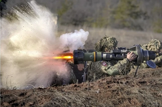 Doanh thu bán vũ khí của phương Tây giảm trong năm đầu tiên của xung đột Nga - Ukraine