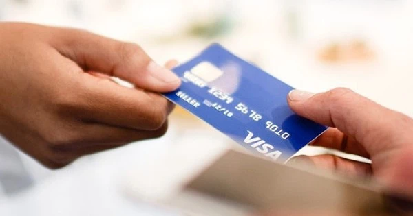 Ngân hàng chỉ rõ nguyên nhân thẻ, tài khoản của khách hàng phát sinh giao dịch trừ tiền dù không sử dụng