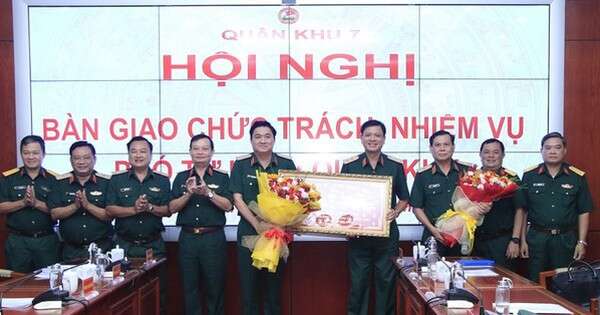 Bàn giao chức trách, nhiệm vụ Phó Tư lệnh Quân khu 7