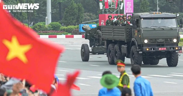 Xe pháo, tên lửa tiến vào trung tâm Hà Nội trước giờ sơ duyệt diễu binh A80