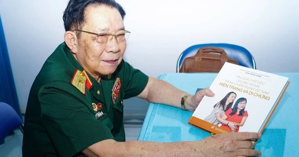 Vị tướng mang hai sứ mệnh