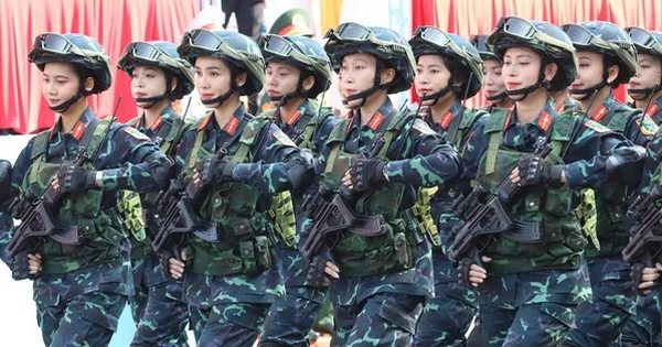 Mọi sự chú ý đổ dồn vào những 'bông hồng thép' trong đại lễ 30/4