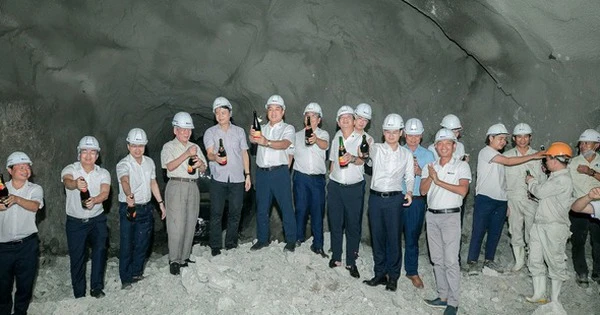 Tin vui về cao tốc 88km hơn 20.000 tỷ đồng: Nhánh hầm dài 3,2km được Đèo Cả đào thông, vượt tiến độ nhờ công nghệ đặc biệt