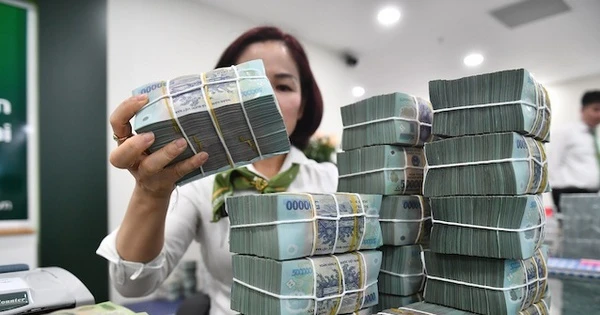 Khách rút toàn bộ tiền tiết kiệm cho con trai xây nhà, ngân hàng gọi công an ngay: Hoá ra có chuyện lớn