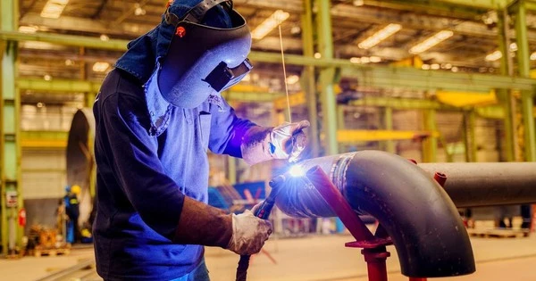 Coi công nhân là ‘nghề thất bại’, hàng triệu sinh viên Mỹ thà thất nghiệp chứ không làm lao động tay chân khiến ngành sản xuất thiếu 400.000 nhân sự