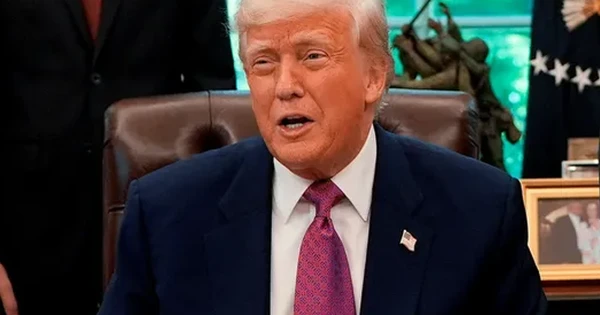 Dãy số lạ của cựu giám đốc FBI khiến Tổng thống Donald Trump lên tiếng