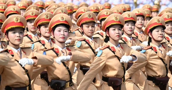 9 khối nữ chiến sĩ Công an, Quân đội tổng hợp luyện cho ngày 2/9: Vượt nắng hè, rèn ý chí, vững bước chân