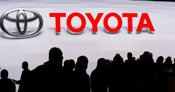 Nữ bồi bàn 30 tuổi thăng tiến thần tốc thành thư ký riêng của Chủ tịch Toyota: Hé lộ những vết nứt chưa từng có bên trong đế chế xe hơi Nhật Bản