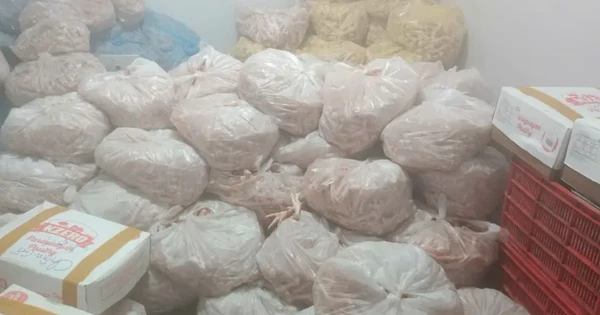 Hà Nội: Phát hiện 700kg chân gà, thịt bò, má lợn không rõ nguồn gốc xuất xứ
