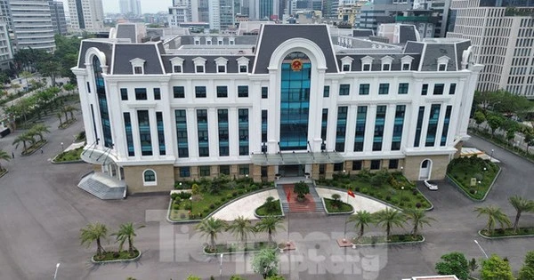 Hà Nội: Trụ sở UBND phường có 185 phòng làm việc cho khoảng 50 cán bộ