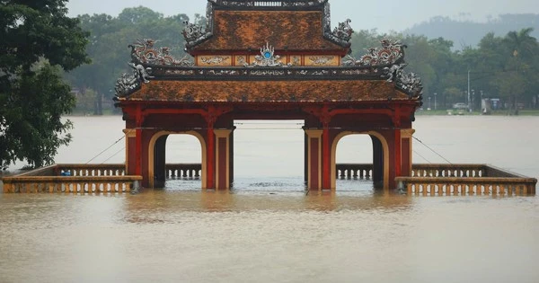 Lượng mưa tại tỉnh miền Trung lên tới 1.600mm, vượt mọi kỷ lục và chưa từng ghi nhận tại Việt Nam