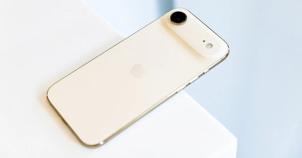 Mở hộp chiếc iPhone mỏng nhất thế giới vừa mở bán chính hãng tại Việt Nam