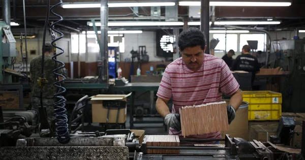 Mỹ - Trung hạ thuế xuống 30%, loạt doanh nghiệp sốt sắng 'tận dụng thời cơ' nhập thêm hàng nhưng vẫn 'than trời' vì thuế mới 'quá cao'