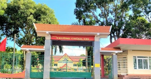 Kỷ luật cảnh cáo Kế toán trưởng Trường Chính trị tỉnh Đắk Lắk