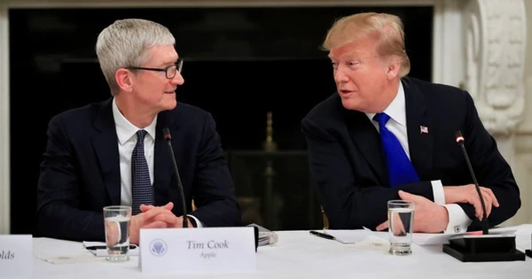 Ông Donald Trump đưa ra yêu cầu đặc biệt về iPhone với CEO Apple