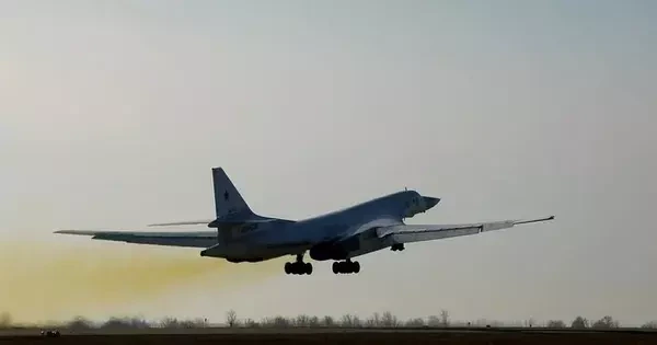 Nga tiếp tục chiến dịch quân sự quy mô lớn, tấn công sân bay Ukraine