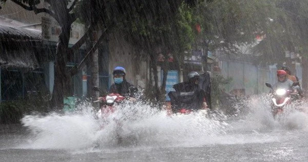 Từ chiều tối nay miền Bắc, miền Trung mưa lớn kéo dài