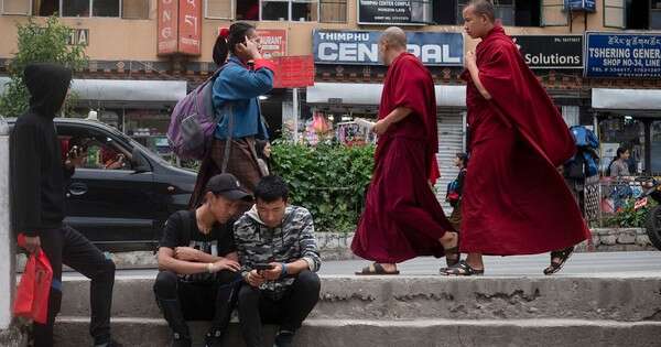 Từng là nước hạnh phúc nhất thế giới, giờ đây 1/8 dân số Bhutan sống trong cảnh nghèo đói, bị loại khỏi bảng xếp hạng hạnh phúc toàn cầu