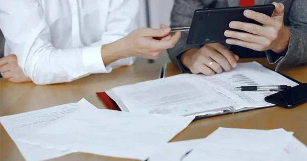 Mua gói bảo hiểm nhân thọ 40 triệu đồng/năm, sau 4 năm, người đàn ông nhận về gần 30 triệu đồng, tư vấn viên giải thích: 