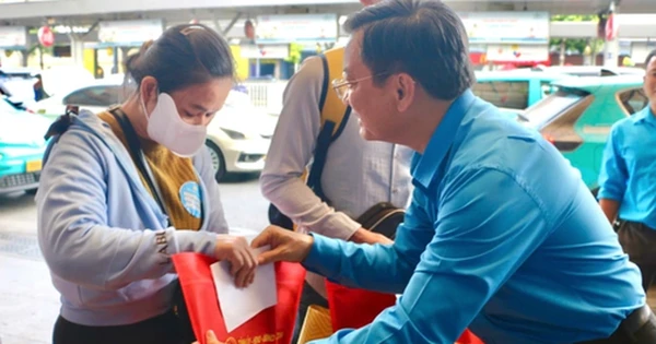 Chủ tịch LĐLĐ tỉnh Bình Dương phát biểu xúc động tại hội nghị trước khi hợp nhất với TP HCM