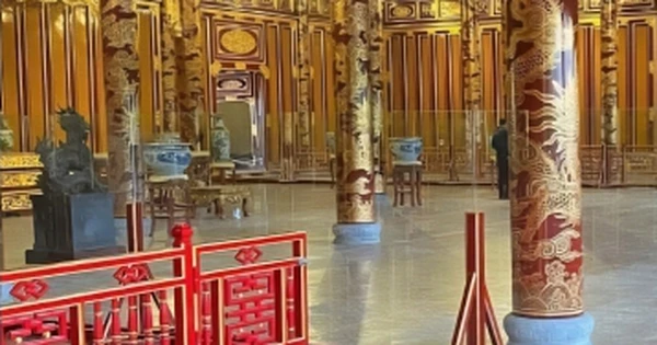 Lắp rào kính cường lực bảo vệ sau sự cố Ngai vua triều Nguyễn bị phá hoại