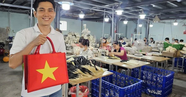 Sản phẩm in hình cờ đỏ sao vàng 