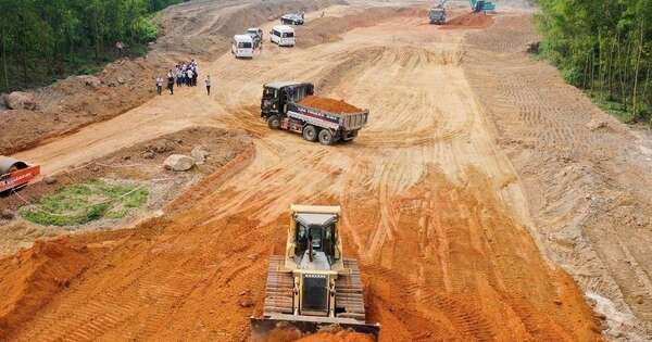 Kỳ tích chưa từng có trong 500 ngày đêm thi đua xây 3.000 km cao tốc: 1.000 máy móc, 1.500 người làm xuyên đêm, hạng mục đua nhau vượt tiến độ