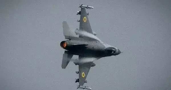 Rộ tin Ukraine bắn rơi chiến đấu cơ Su-35 của Nga bằng tiêm kích F-16