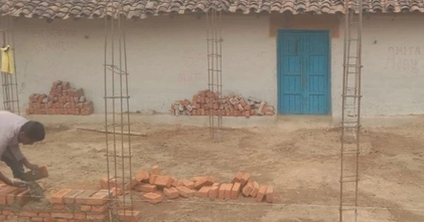 Đào móng xây nhà, 3 công nhân phát hiện kho báu quý giá