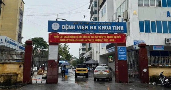 Xe cứu thương đi 200km thu 21 triệu đồng: Buộc thôi việc 2 người liên quan