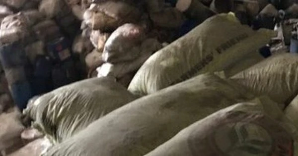 Nhận tin mật rồi đột kích 3 kho hàng, công an triệt phá đường dây sản xuất phân bón giả, tịch thu một loạt hóa chất hết hạn quy mô hơn 17 tỷ đồng