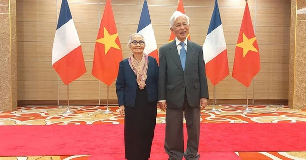 Vợ chồng GS Trần Thanh Vân được thăng hạng Huân chương Bắc đẩu Bội tinh