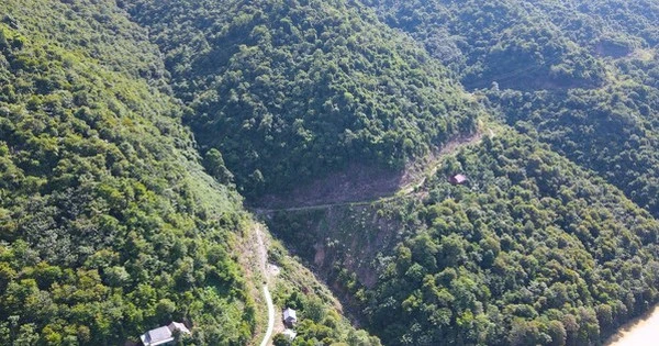 Đường trăm tỉ đầu tư dở dang, dân phải 'bỏ' đường bộ để đi thuyền