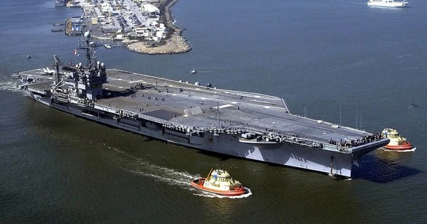 Mỹ gặp nguy khi tàu sân bay USS John F. Kennedy 'tê liệt' trong 2 năm