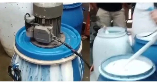 Nhận tin mật rồi đột kích xưởng sản xuất quy mô lớn: Cảnh sát triệt phá đường dây pha 9.000 lít sữa giả bằng 750kg hóa chất