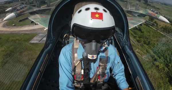 Đội hình bay của chiến đấu cơ Su-30MK2 làm chủ bầu trời hướng tới 2/9