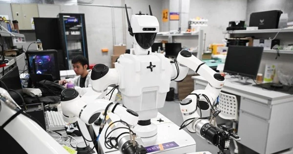 Trung Quốc lại khiến thế giới nể phục: Không chỉ làm việc trong nhà máy, robot giờ đã 