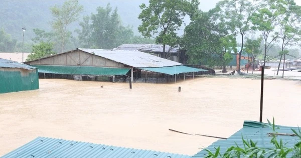 Lũ quét đổ về xã miền núi Thanh Hóa, chia cắt nhiều bản làng